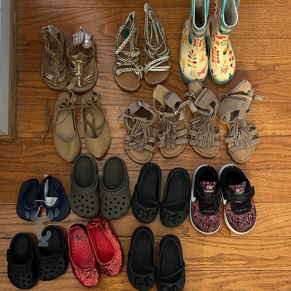 Toddler lot of shoes